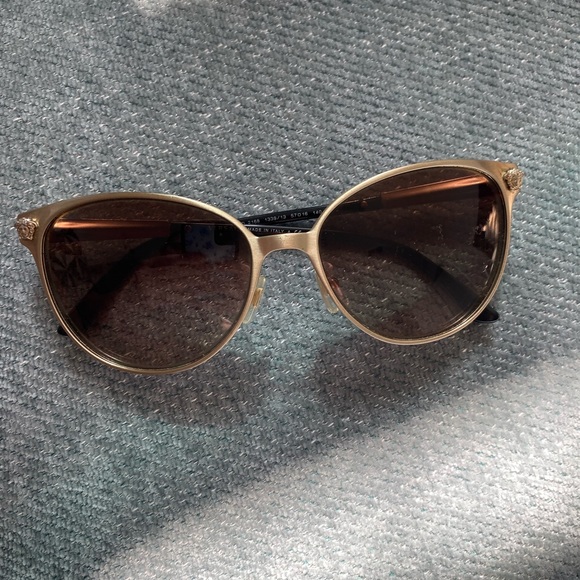 Versace Sunglasses - Picture 4 of 6